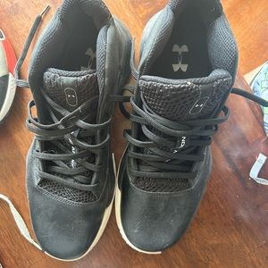 Men’s basketball shoes